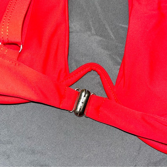 Red bikini - Picture 5 of 8